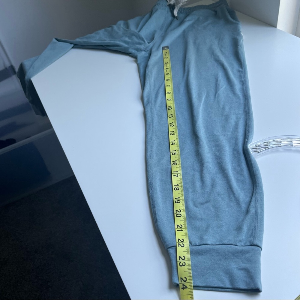 Vuori Performance Light Blue Jogger Pants Women’s Small - Picture 10 of 10